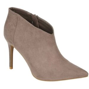 Journee Demmi Pointed Booties NIB Size 7.5 Taupe